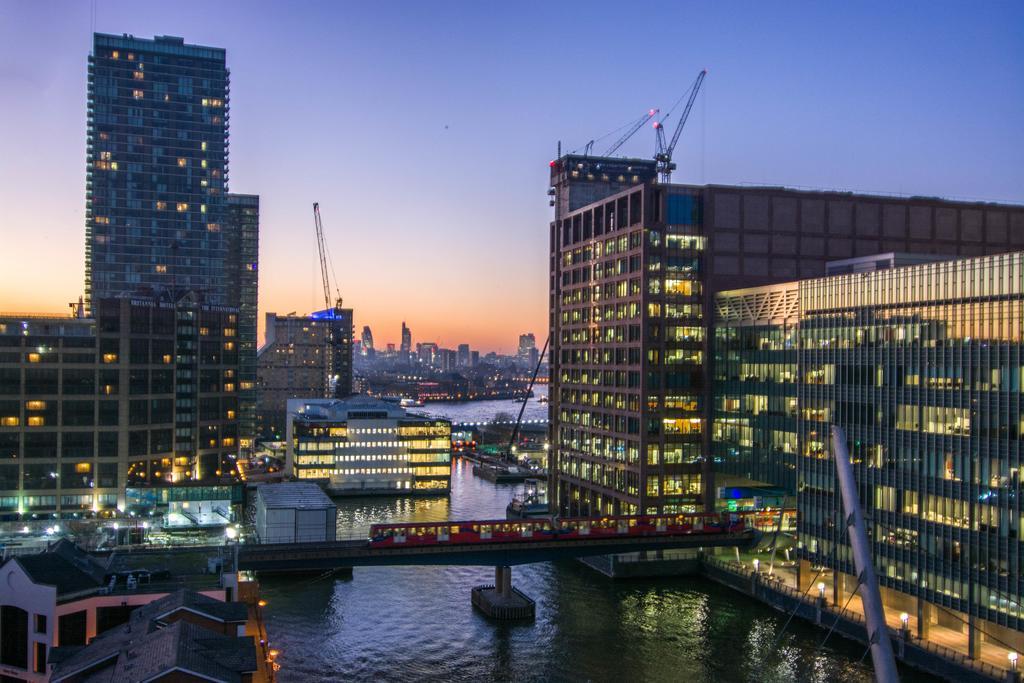 Canary Wharf - Corporate River View Apartments لندن المظهر الخارجي الصورة